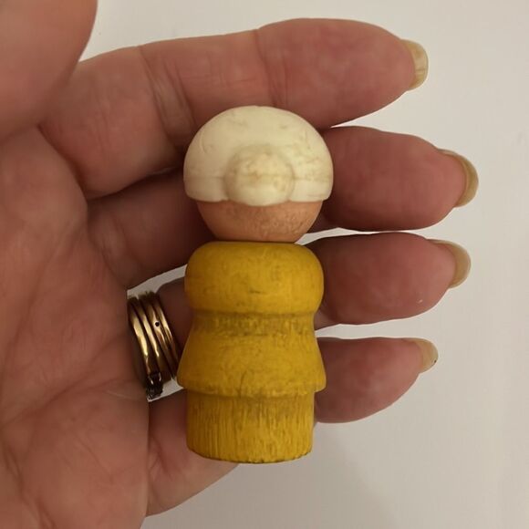 Vtg Fisher Price 3 wooden figures with extras - Picture 3 of 11